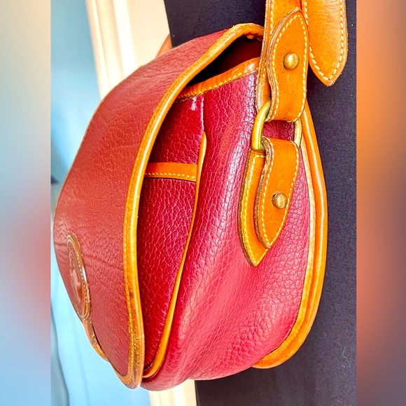 Authentic, vintage Dooney & Bourke crossbody! - Picture 2 of 11
